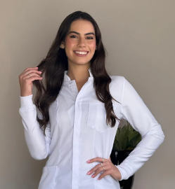 Letícia Albuquerque